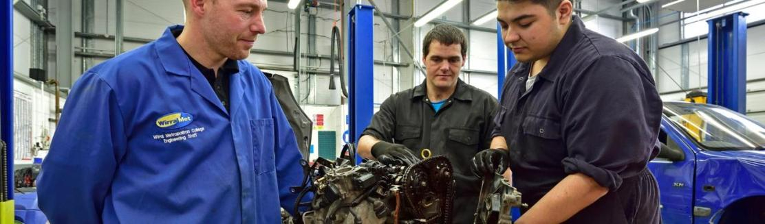 WMC Introduction to Vehicle Technology student being instructed by tutor