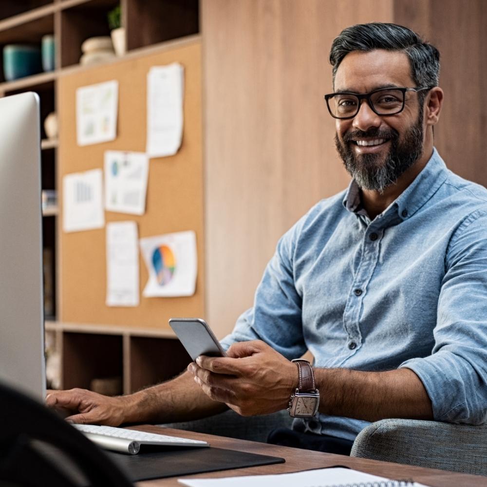 man studying an online business course