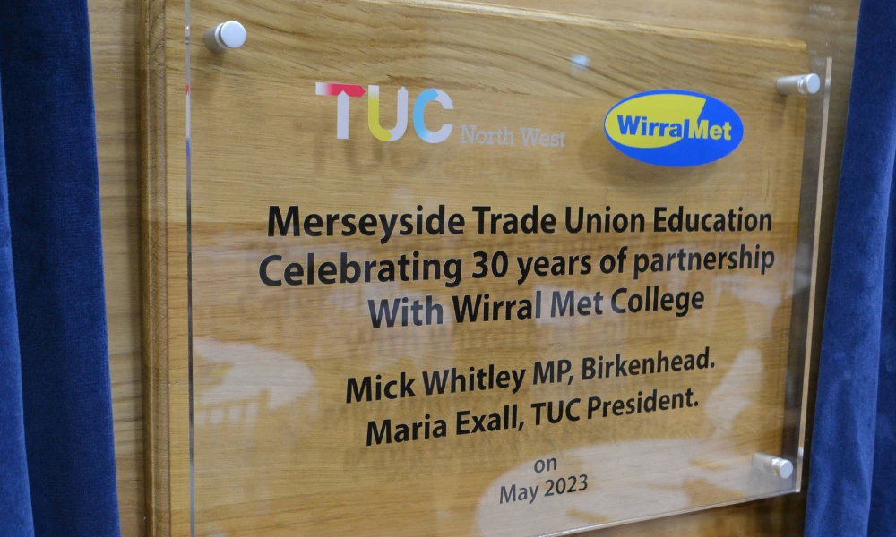 Wirral Met Trade Union plaque 