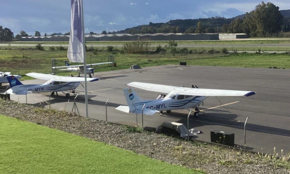 Two single-engine airplanes in Granada